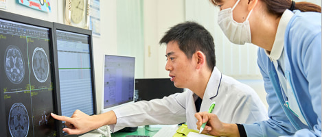 福岡市早良区の脳神経外科 クリニック高木のMRI撮影後の診察風景の様子