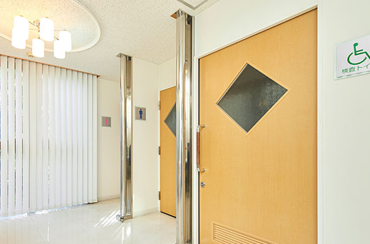福岡市早良区の脳神経外科クリニック高木 車いすの方でもご利用できるトイレの外観写真
