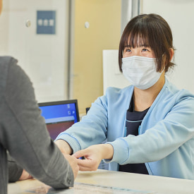 脳神経外科 クリニック高木 受付の様子